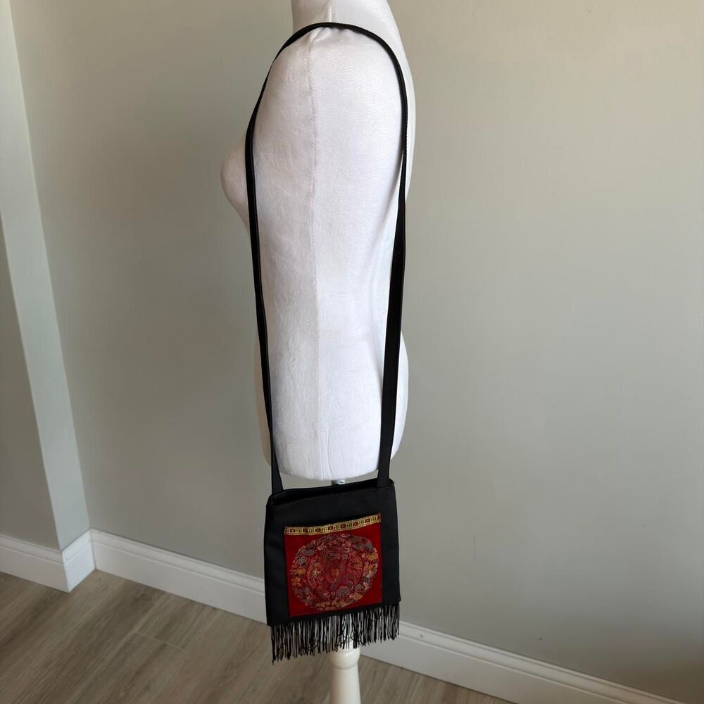 Chateau Vintage 90's / Y2K Black Red & Gold Asian Medallion Crossbody Bag Fringe - Picture 2 of 7